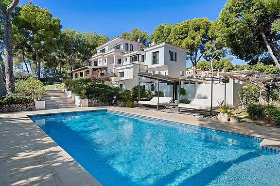 Hermosa villa con piscina