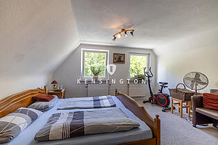 großes Zimmer oben