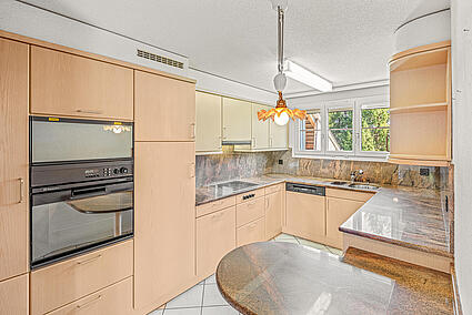 KZO00075A Natur pur - 4.5 Zimmer Einfamilienhaus mit Scheune und Grasland - Küche