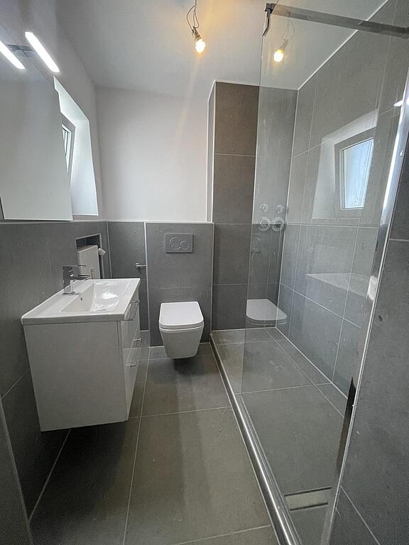 Badezimmer mit Dusche Badezimmer mit Dusche