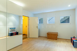 KZO00047 Grosszügiges 7.5 Zimmer Einfamilienhaus mit interessanten Nutzungspotential in Auslikon - Disponibel 1