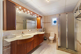 6. Main Bathroom