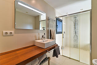 Bathroom en suite master bedroom apartment Costa den Blanes
