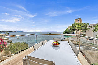Frontline apartment for sale in Cas Catala