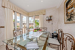 Kitchen dining area