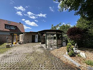 Großzügige Sommerküche im Nebengebäude + Pavillion