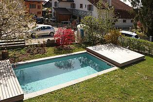 KZO00047 Grosszügiges 7.5 Zimmer Einfamilienhaus mit interessanten Nutzungspotential in Auslikon - Living Pool