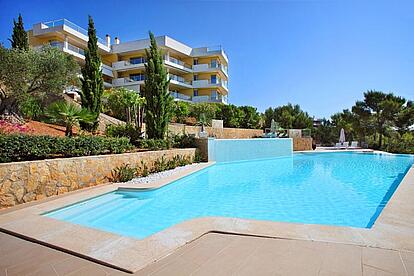 Apartment with a large community pool in Sol de Mallorca for sale