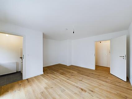 Wohnraum mit Zugang zur Küche