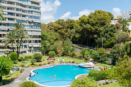 1.Community pool Apartamentos del Mar