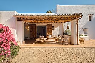 KPI1310 - Villa en venta - Villa zu verkaufen - Villa for sale - Villa te koop - www.kensington-ibiza.com - Noelle Politiek