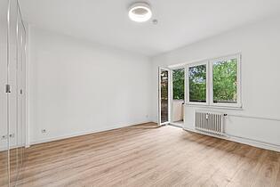 Wohnzimmer mit Balkon