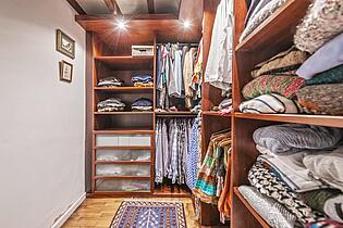 Walk-in closet master suite