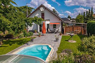 Ansicht mit Pool