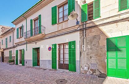 Townhouse in Porreres facade