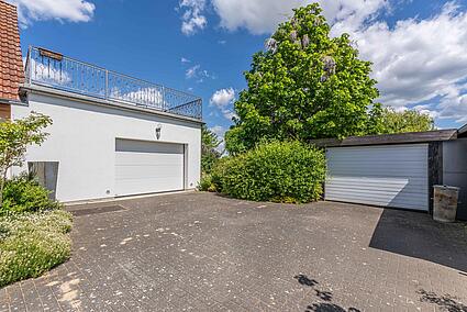 Garage und geschlossenes Carpot