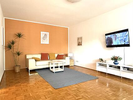 Wohn- und Esszimmer voll möbliert