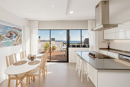 Eat-in kitchen