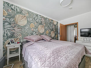 Schlafzimmer links