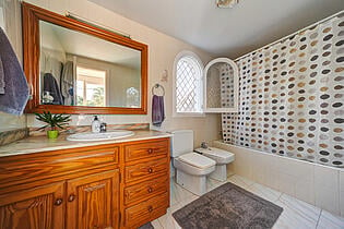 10. Bathroom in a villa for sale KPO01471