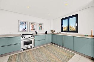 Pool kitchen 
