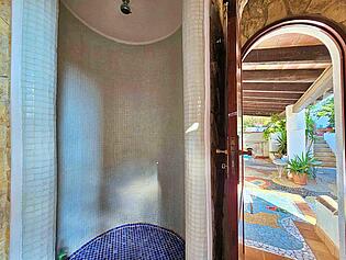 25 - Bathroom1