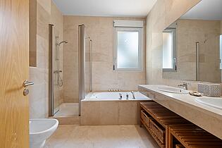 Master bathroom apartment Gran Hermano II