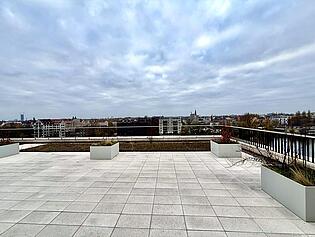 Spektakuläre Terrasse zur freien Gartengestaltung