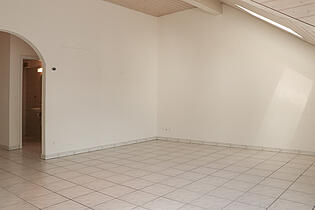 KZO00025 Charmante 3.5 Zimmer Dachwohnung in Siebnen Wohnen