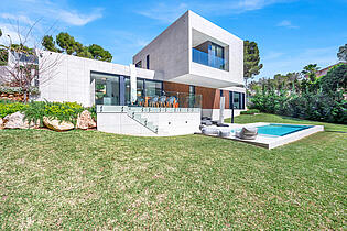 Villa for sale close to the beach Cala Vinyas