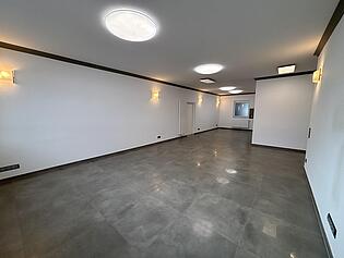 Büroraum 1 mit offenem Küchenbereich