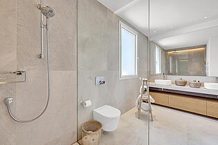 Bathroom en suite master bedroom house Sol de Mallorca
