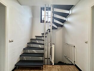 Treppe Flur OG zum DG