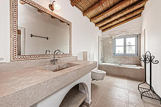 Bathroom 3 (1st floor)