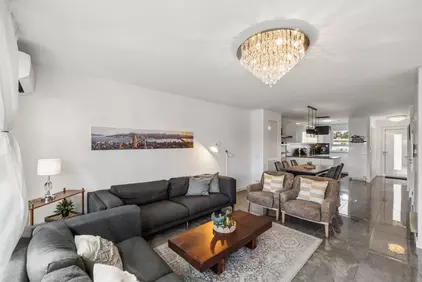 Wohn/Esszimmer mit offener Küche