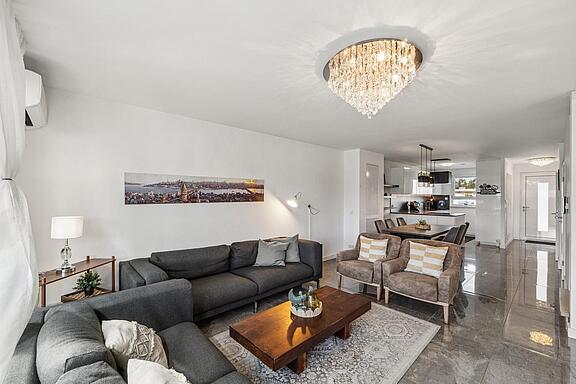Wohn/Esszimmer mit offener Küche Wohn/Esszimmer mit offener Küche