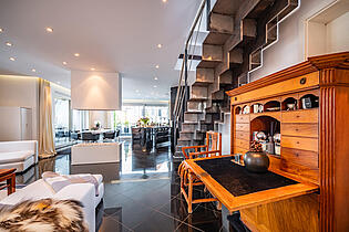 Geschmackvolles Wohnzimmer mit vielen Design Details