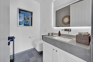 Guest bathroom villa Costa d´en Blanes