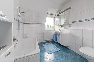 Zweites Badezimmer im Obergeschoss