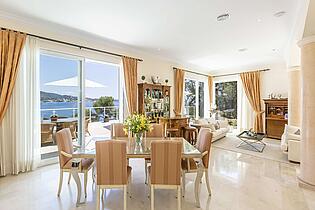 7. Dining room in a frontline villa