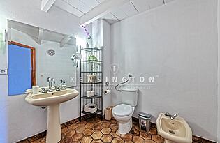 1st floor bathroom