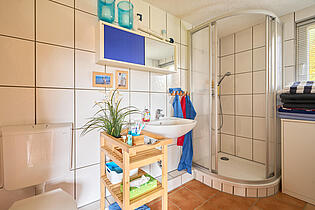 Badezimmer im ersten Bungalow