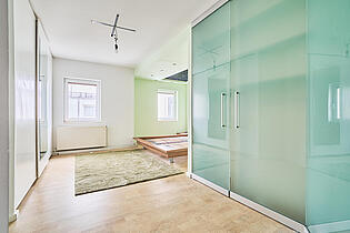 Schlafzimmer mit Einbauschrank