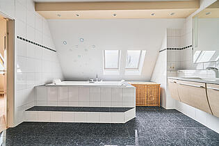 Badewanne mit Wellness-Feeling