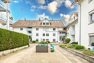 KZO00073H Naturnah, gepflegt und grosszügig - 5.5 Zimmer Familienwohnung - Aussenansicht Nord