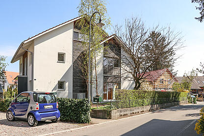 KZO00047 Grosszügiges 7.5 Zimmer Einfamilienhaus mit interessanten Nutzungspotential in Auslikon Aussenansicht
