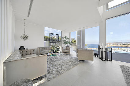 4. Salón con vistas al mar