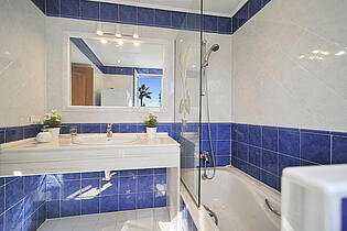 Guest bathroom Cala Vinyes