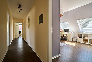 Obergeschoss - Flur mit Blick in das Kinderzimmer