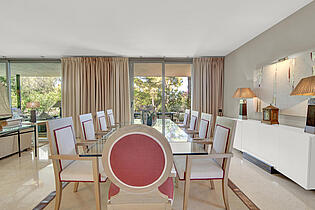 Beautiful and bright dining area